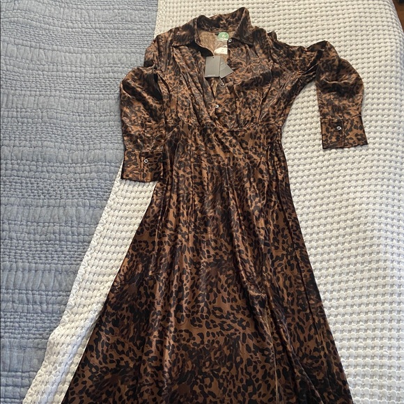 Rails Jazlyn Leopard Satin Shirtdress - Picture 9 of 10
